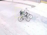 Bisikletiyle bisiklet çaldı