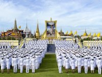 Tayland Kralı'na görkemli kutlama