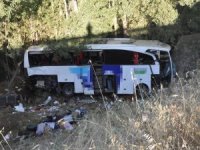 Yolcu otobüsü devrildi:12 ölü, 19 yaralı