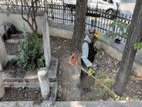 Bursa'da türbe çevreleri temizlendi