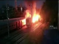 Hindistan'da yolcu treninde yangın