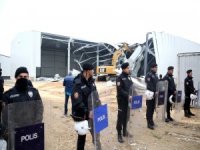 Bursa'da kaçak fabrika yıkıldı