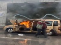 Bursa'da 3 araç alev alev yandı