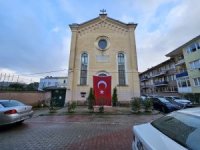 Sarıyer'deki kiliseye Türk bayrağı asıldı