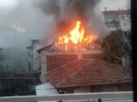Bursa’da çatı alev alev yandı