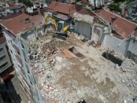 Bursa'da riskli binalar yıkılıyor