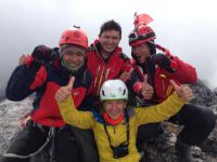 Türkiye'nin ilk kadın dağcısı Carstenz zirvesine tırmandı