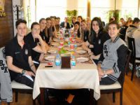 Beşiktaş'a Bursa'da kutlama yemeği verildi