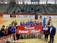 Bursa'da voleybol maçında sürpriz evlenme teklifi