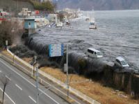 Japonya'da 7.4 büyüklüğünde deprem