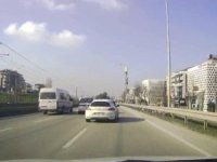 Bursa'da trafikte makas atan sürücü kamerada