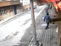 Bursa'da teslim olmamak için saatlerdir direnen şahıs, evi böyle ateşe vermiş