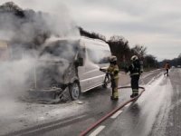 Bursa'da servis minibüsü alev alev yandı