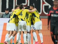 Fenerbahçe adını ilk 24'e yazdırdı