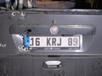 Seyir halindeki araca kurşun yağdı