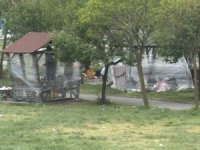 Deprem korkusuyla parkta uyudular