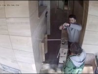 Tuvalette altın dolu kese buldu