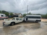 Kafa kafaya çarpıştılar: 1 ölü 2 yaralı