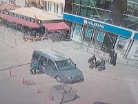 Saçından sürükleyerek kaçırmaya çalıştılar