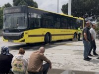 Otobüsün altına giren motosikletli genç hayatını kaybetti