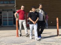 Arkadaşını bıçakladı