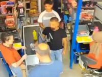 Kadın kasiyerin burnunu kırdı