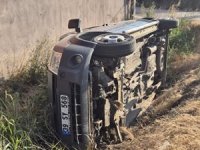 Susurluk’ta kaza: 3 kişi araçta mahsur kaldı