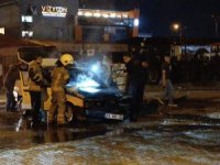 Bursa'da seyir halindeki otomobil alev alev yandı