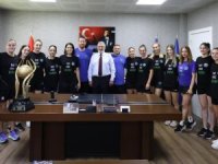 Bursa Büyükşehir Belediyespor Kadın Hentbol Takımı’nda imzalar atıldı