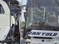 Bursa'da yolcu otobüsü ile tır çarpıştı
