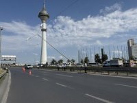 Rüzgar aydınlatma direğini yıktı, E-5 trafiğe kapatıldı