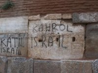 Bursa'da 2400 yıllık surlara 'Katil İsrail' yazdılar