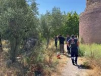 Bursa'da tarihi surların dibinde erkek cesedi bulundu