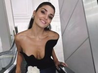 Hande Erçel Osmanlı sultanı imajıyla görenleri büyüledi