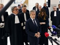 Sarkozy'e suç örgütü kurma suçundan 5 yıl hapis