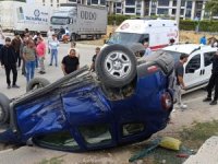 Bursa'da iki otomobil çarpıştı, 3 kişi yaralandı