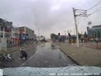 Bursa'da yağışlı havada motosikletle drift kazayla bitti