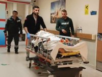 Bursa'da elektrik direğinden düşen 2 tekniker yaralandı