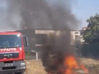 Bursa'da terk edilmiş otomobil alev alev yandı