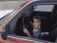 3 yaşındaki çocuğa arabayla drift yaptırdılar