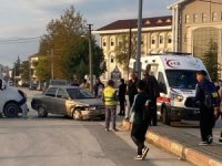 Bursa'da servis minibüsü ile otomobil çarpıştı! 1 yaralı