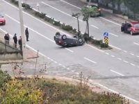 Bursa'da kontrolden çıkan otomobil takla attı