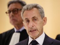 Sarkozy hapse girdi! Çakal Carlos ile aynı cezaevinde