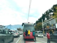 Bursa'da tramvay arkasında ölümüne yolculuk!