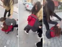 En büyüğü 13 yaşında! Kız öğrencilerin kavgası kamerada
