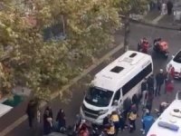 Bursa’da kaygan yolda dengesini kaybeden kurye düştü