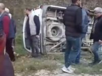 Bursa'da yolcu minibüsü devrildi! Çok sayıda yaralı var