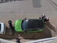 Bursa'da park halindeki otomobile çarpıp kaçtı