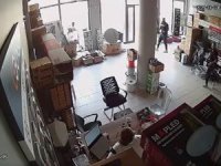 Bursa'da deprem paniği kamerada