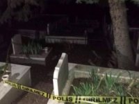 Ünlü iş insanı mezarlıkta asılı halde ölü bulundu